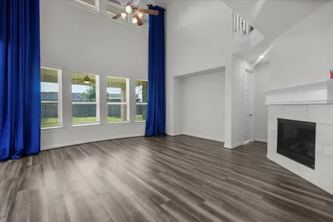13814 Russell Court Mont Belvieu TX 77523