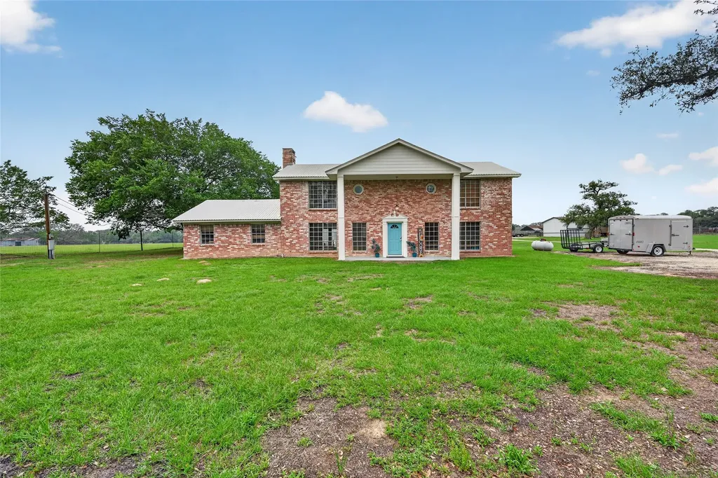 6072 County Road 122 Hallettsville TX 77964