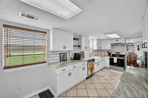 6072 County Road 122 Hallettsville TX 77964