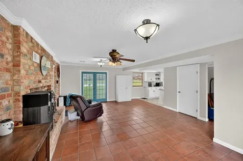 6072 County Road 122 Hallettsville TX 77964