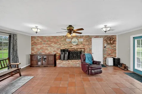 6072 County Road 122 Hallettsville TX 77964