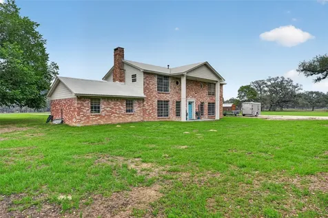 6072 County Road 122 Hallettsville TX 77964