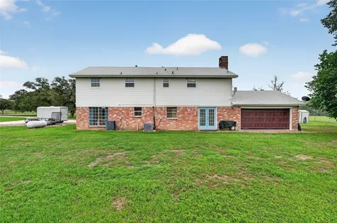 6072 County Road 122 Hallettsville TX 77964