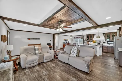 6072 County Road 122 Hallettsville TX 77964