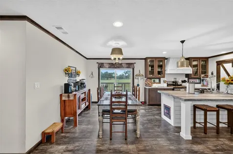 6072 County Road 122 Hallettsville TX 77964