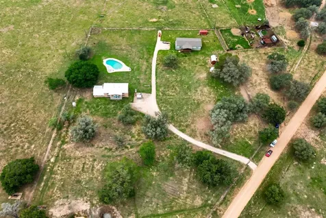 6072 County Road 122 Hallettsville TX 77964