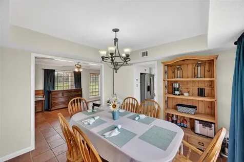 6072 County Road 122 Hallettsville TX 77964