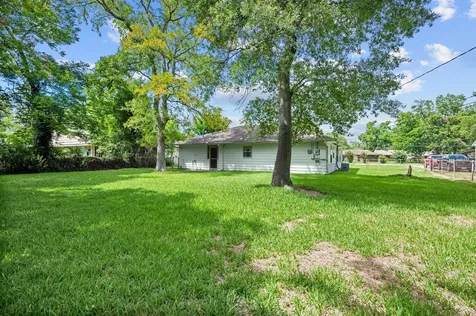 223 Wildwood Street Baytown TX 77520