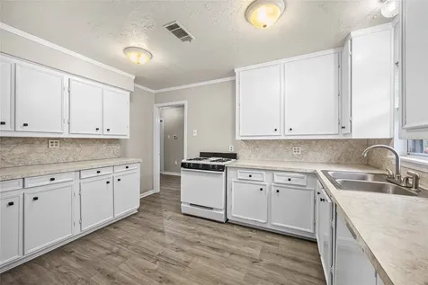223 Wildwood Street Baytown TX 77520
