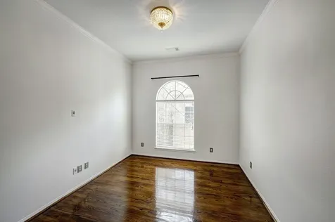 5207 Blossom Street Houston TX 77007