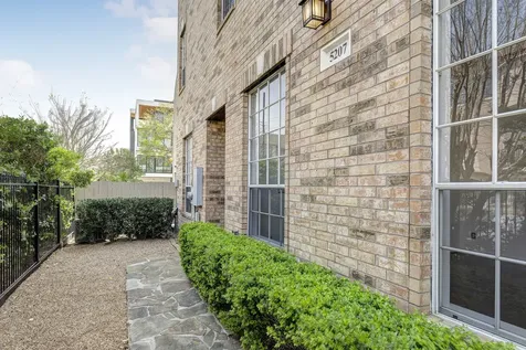 5207 Blossom Street Houston TX 77007