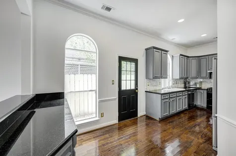 5207 Blossom Street Houston TX 77007