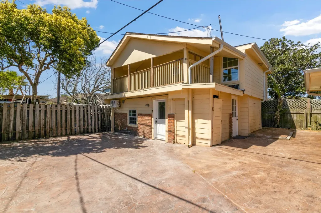2507 37th Street B Galveston TX 77550