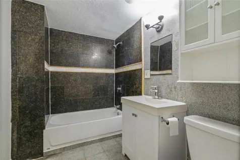 2507 37th Street B Galveston TX 77550