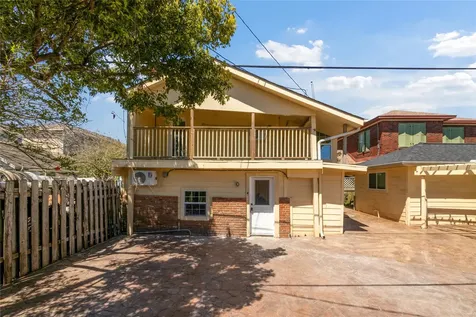 2507 37th Street B Galveston TX 77550