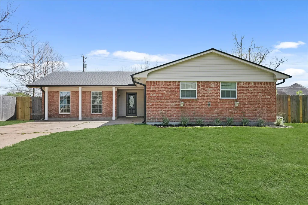 303 Rachael Lane Friendswood TX 77546