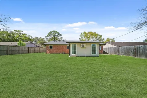 303 Rachael Lane Friendswood TX 77546