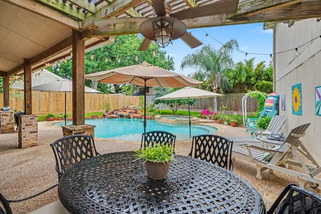 1623 Lake Bluff Drive El Lago TX 77586
