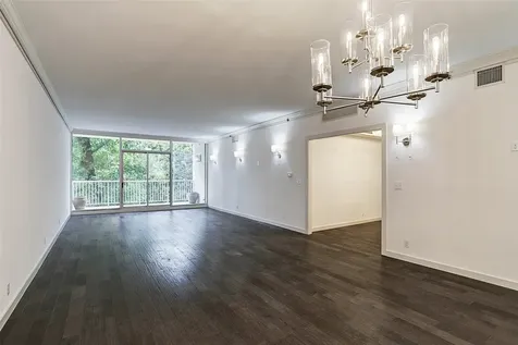 121 N Post Oak Lane 205 Houston TX 77024