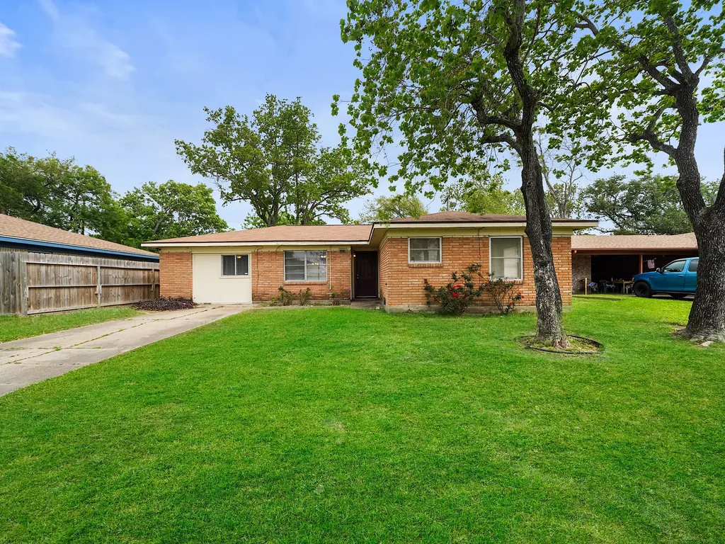 3006 14th Avenue N Texas City TX 77590