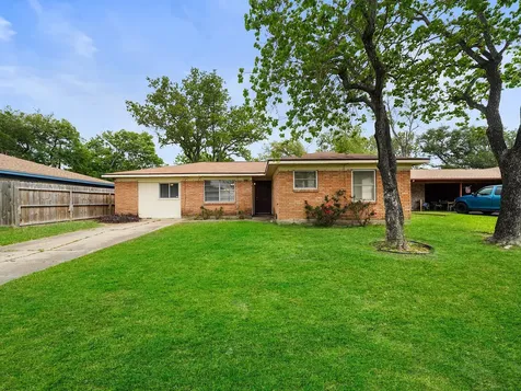 3006 14th Avenue N Texas City TX 77590