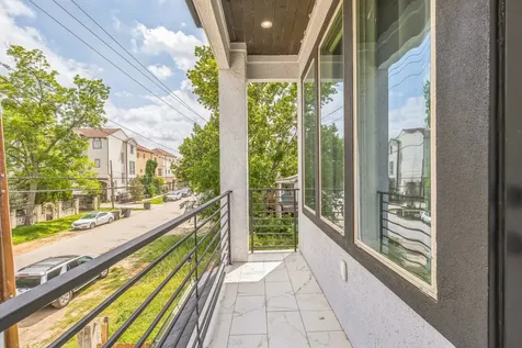 1032 W 21st Street Houston TX 77008