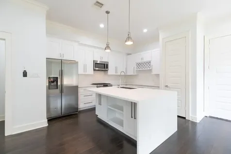1032 W 21st Street Houston TX 77008