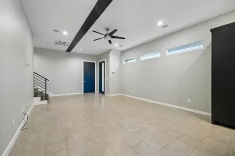 1609 Saint Charles Street B Houston TX 77003