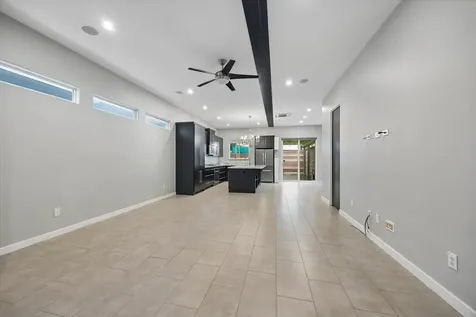 1609 Saint Charles Street B Houston TX 77003