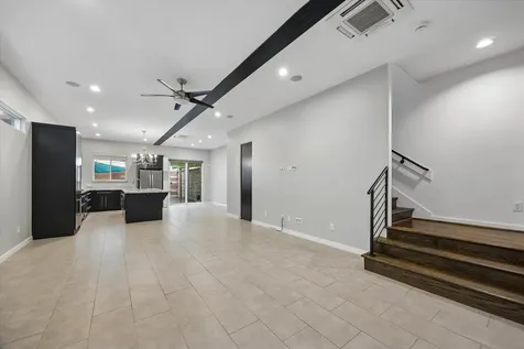 1609 Saint Charles Street B Houston TX 77003