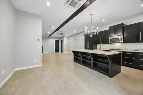 1609 Saint Charles Street B Houston TX 77003