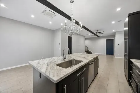 1609 Saint Charles Street B Houston TX 77003