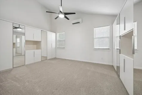 1609 Saint Charles Street B Houston TX 77003