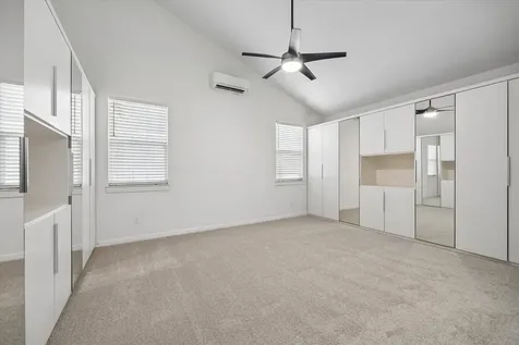 1609 Saint Charles Street B Houston TX 77003