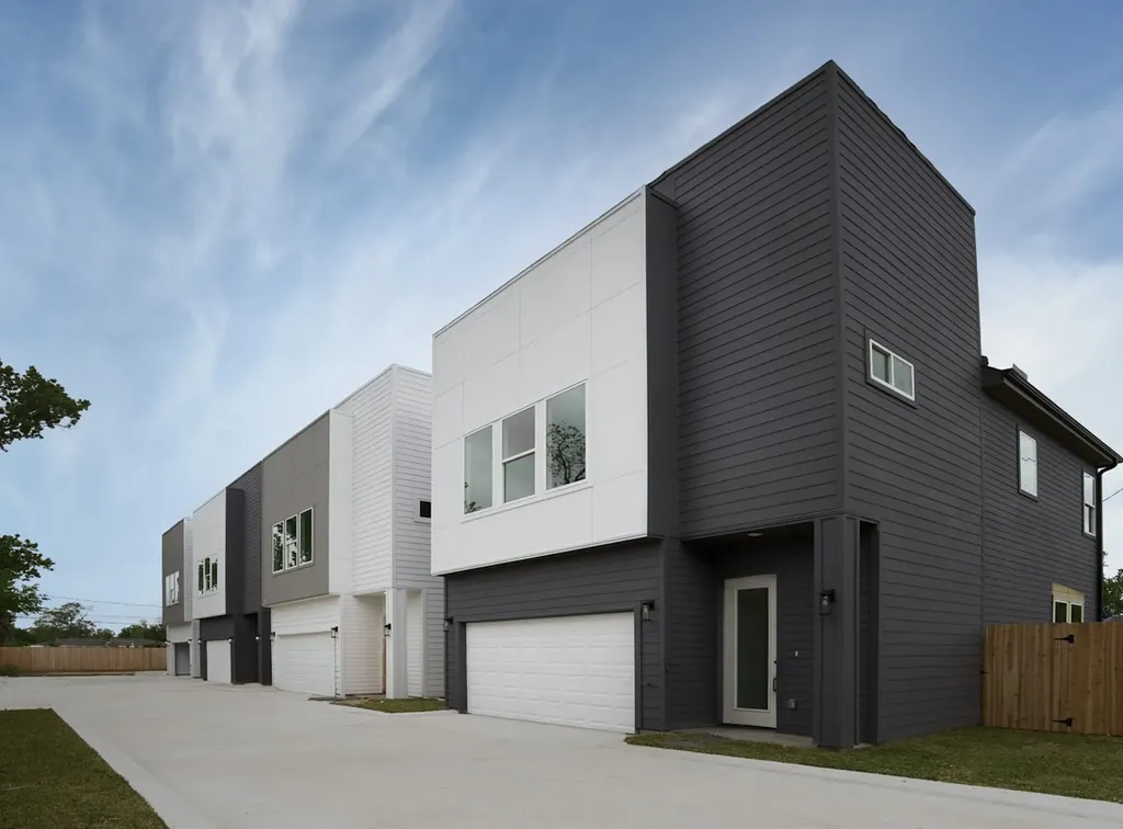 5123 Larkspur Street D Houston TX 77033