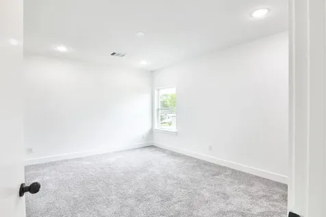 5123 Larkspur Street D Houston TX 77033