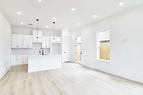 5123 Larkspur Street D Houston TX 77033
