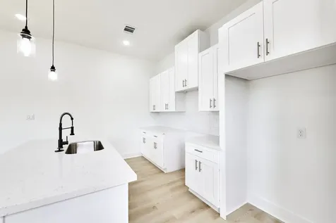 5123 Larkspur Street D Houston TX 77033