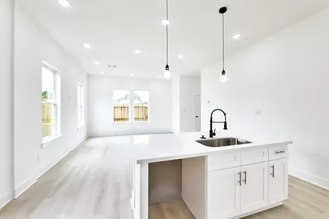 5123 Larkspur Street D Houston TX 77033