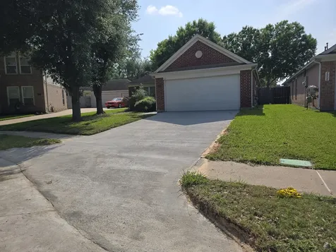 2910 Plum Lake Drive Pearland TX 77584