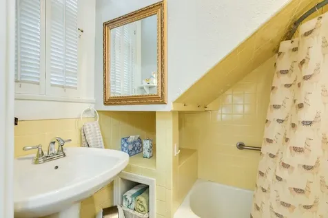 2605 Avenue O 1/2 Galveston TX 77550