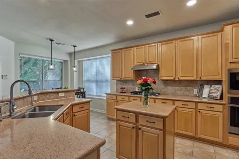 23 Weeping Spruce Place Conroe TX 77384