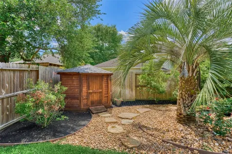 23 Weeping Spruce Place Conroe TX 77384