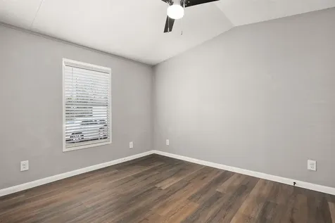 2222 N Austin Avenue 32 Pearland TX 77581