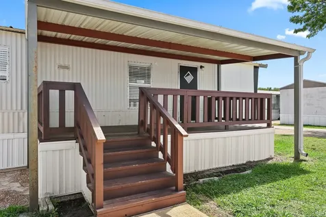 2222 N Austin Avenue 32 Pearland TX 77581