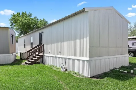2222 N Austin Avenue 32 Pearland TX 77581
