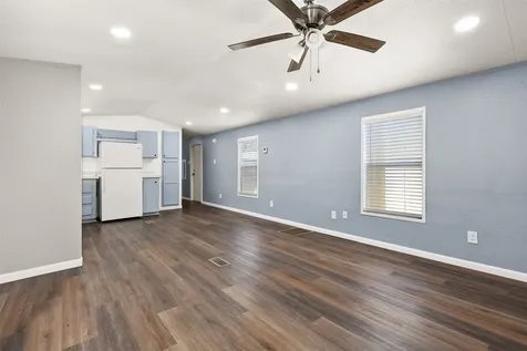 2222 N Austin Avenue 32 Pearland TX 77581