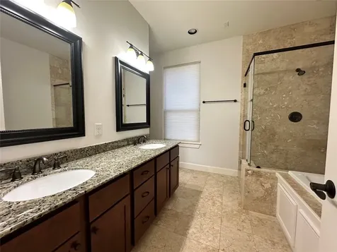 615 W 27th Street B Houston TX 77008