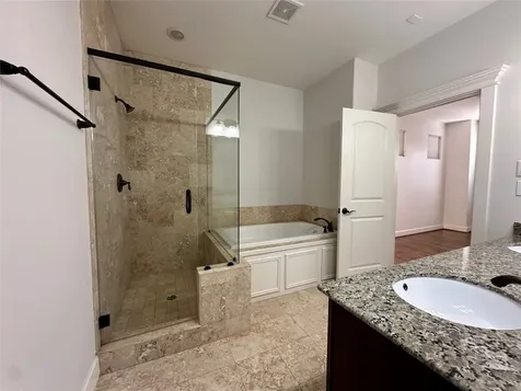 615 W 27th Street B Houston TX 77008