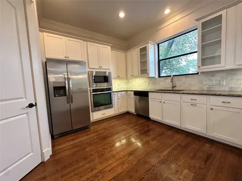 615 W 27th Street B Houston TX 77008